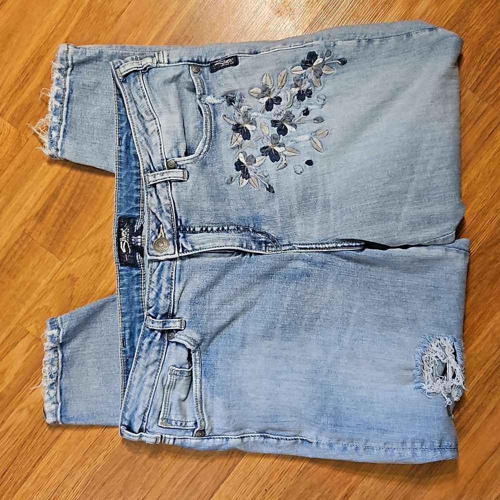 Silver Izzy Distressed Embroided Jeans 16
